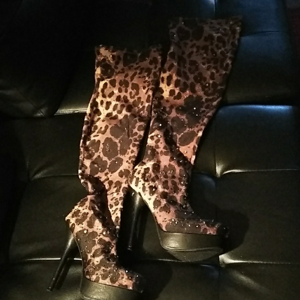 Boots - Picture 5 of 7
